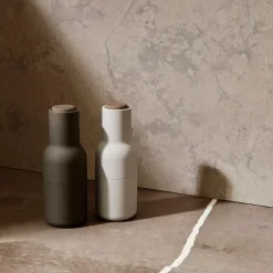 2 molinillos de especias Bottle, Hunting green-beige (nogal)
