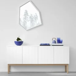 Aparador Beam, Gris claro, base de roble aceitado blanco