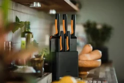 Bloque de cuchillos en plástico con 5 cuchillos Functional Form, 6 piezas