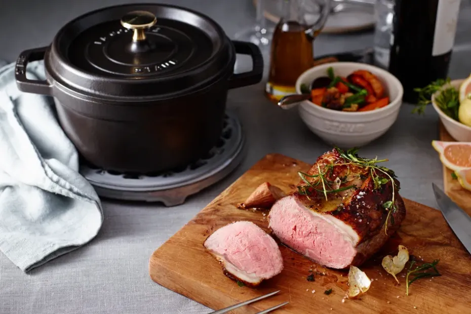 Cacerola de hierro fundido Staub La Cocotte redonda 2.2 L, Negro