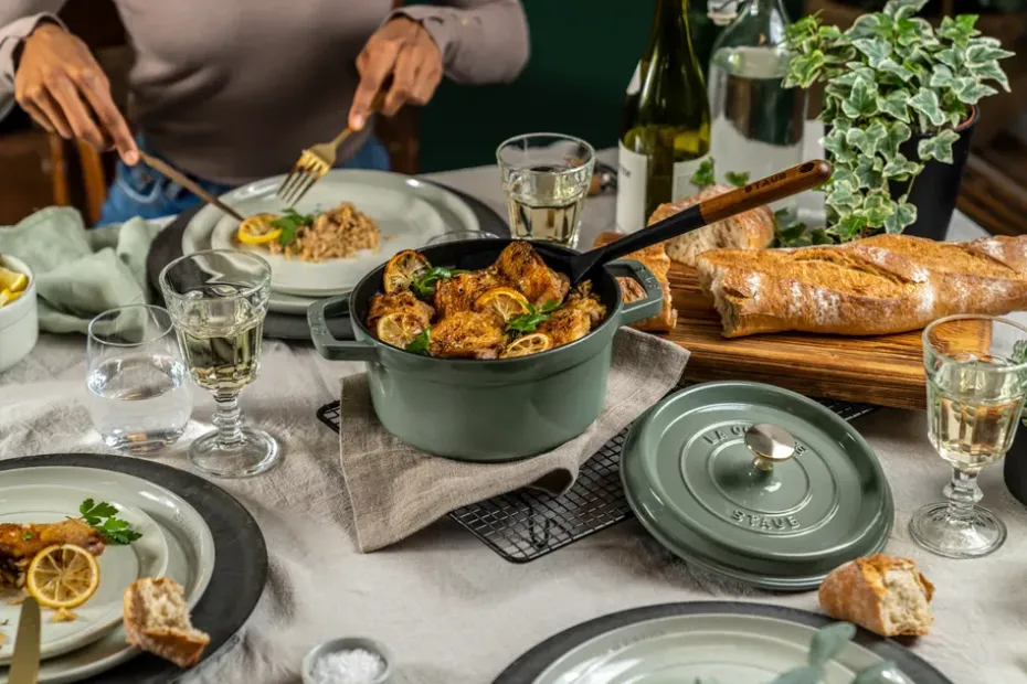Cacerola de hierro fundido Staub La Cocotte redonda 5,2 L, Madera de eucalipto