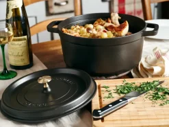 Cacerola de hierro fundido Staub La Cocotte redonda 12,6 L, Negro
