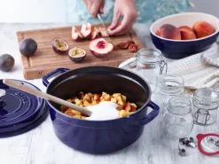 Cacerola de hierro fundido Staub La Cocotte redonda 2,6 L, Azul oscuro