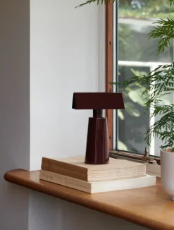 Caret MF1 portable Lámpara de mesa, Dark burgundy