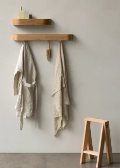 Colgador de ropa Epoch 79 cm., Roble