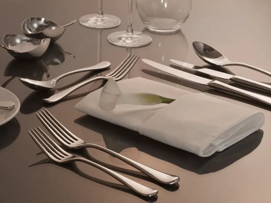 Cubertería Radford brillante, 24 piezas + 6 cuchillos de grill