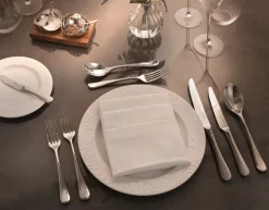 Cubertería Radford brillante, 24 piezas + 6 cuchillos de grill