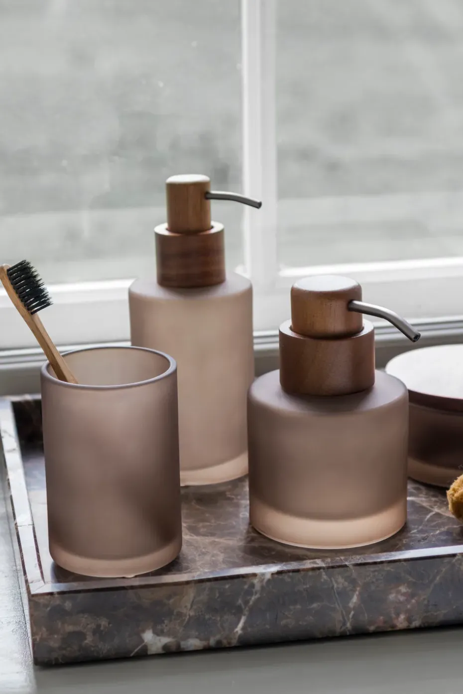 Dispensador de jabón Modest alto, Walnut