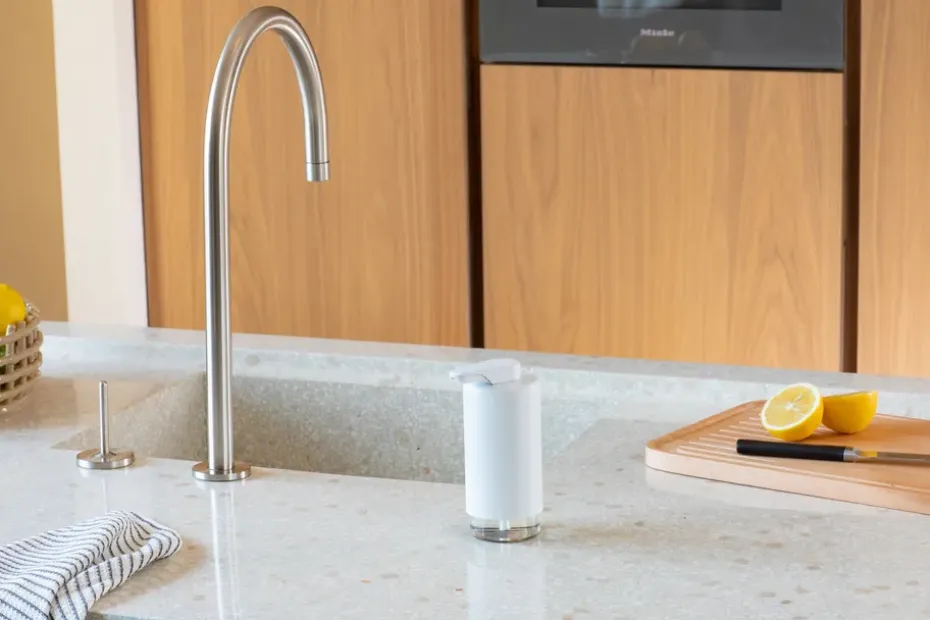 Dispensador de jabón SinkStyle, Mineral Fresh White