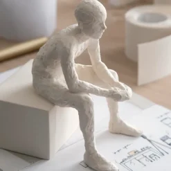 Escultura con mensaje Character, The reflective one