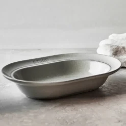 Fuente ovalada Staub New White Truffle, 25 cm