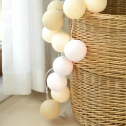 Guirnalda de luces Creamy White, 35 bolas