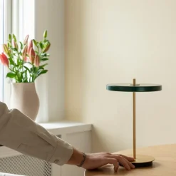 Lámpara de mesa Asteria Move, Forest green