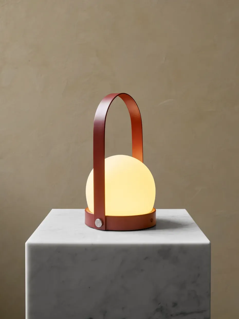 Lámpara de mesa portátil Carrie, Burned red