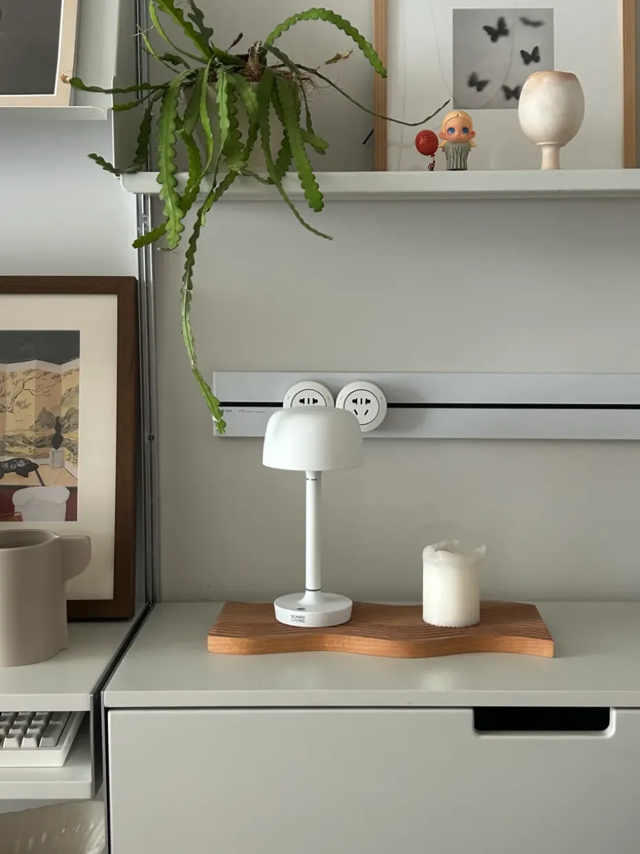 Lámpara de mesa portátil Halo 25,5 cm, White