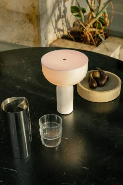 Lámpara de mesa portátil Kizu, White marble