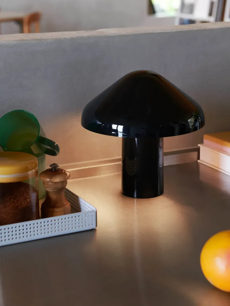 Lámpara de mesa portátil Pao, Soft black