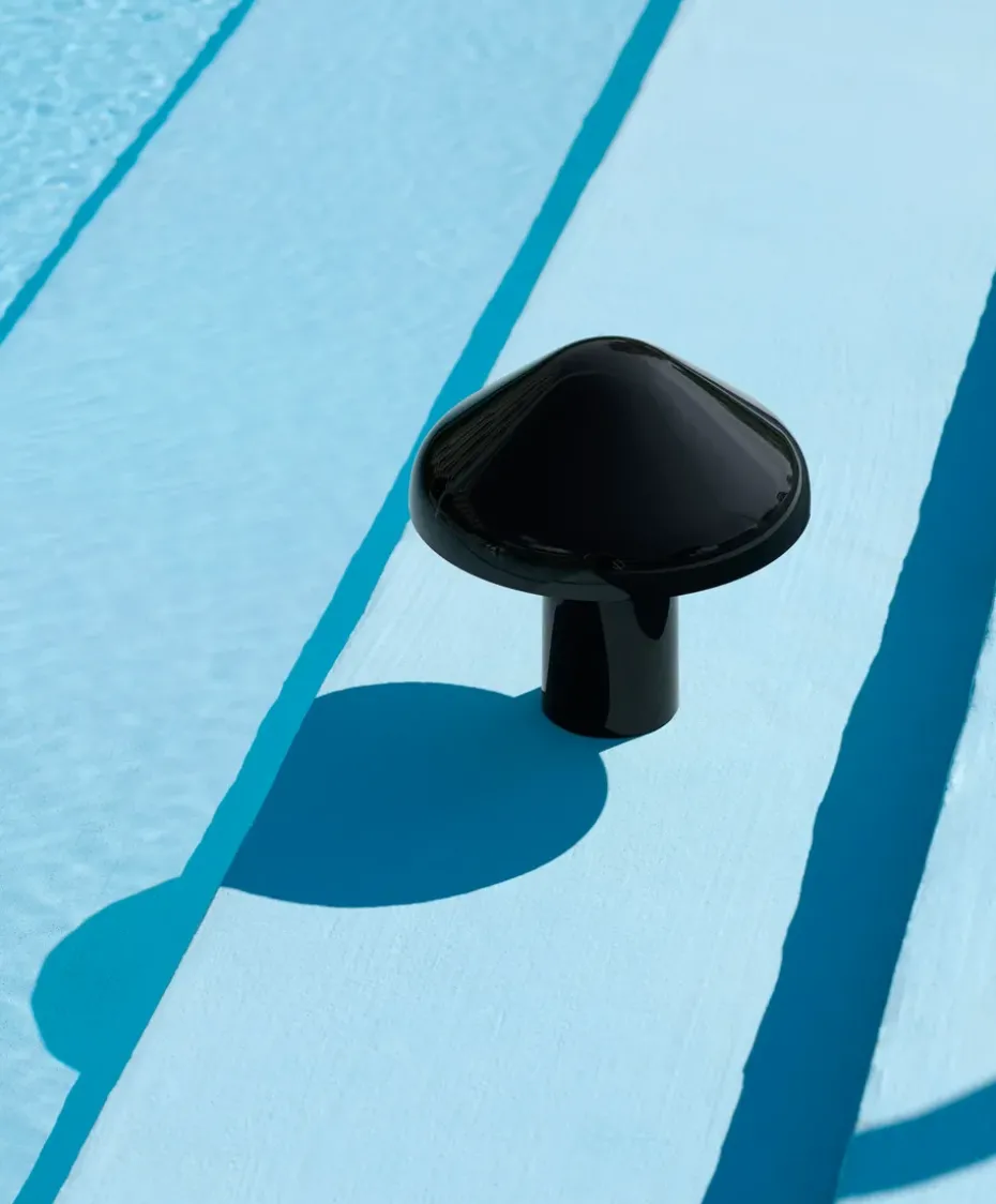 Lámpara de mesa portátil Pao, Soft black