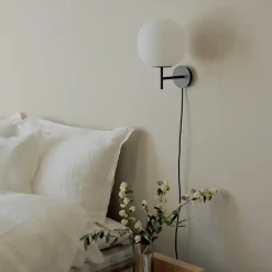 Lámpara de pared Lantern small, Frosted White opal glass