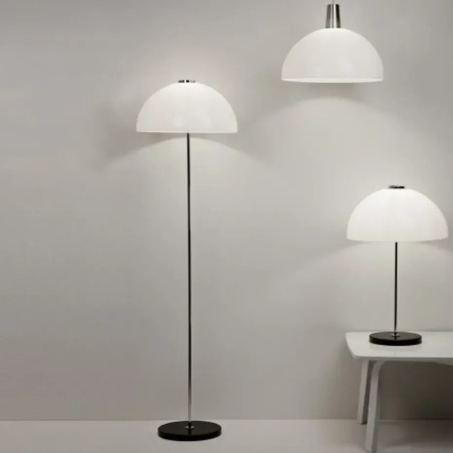 Lámpara de pie Kupoli, Gris, detalles de metal, pantalla blanca