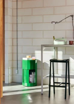 Mesa auxiliar Facet Cabinet 101, Spinach green