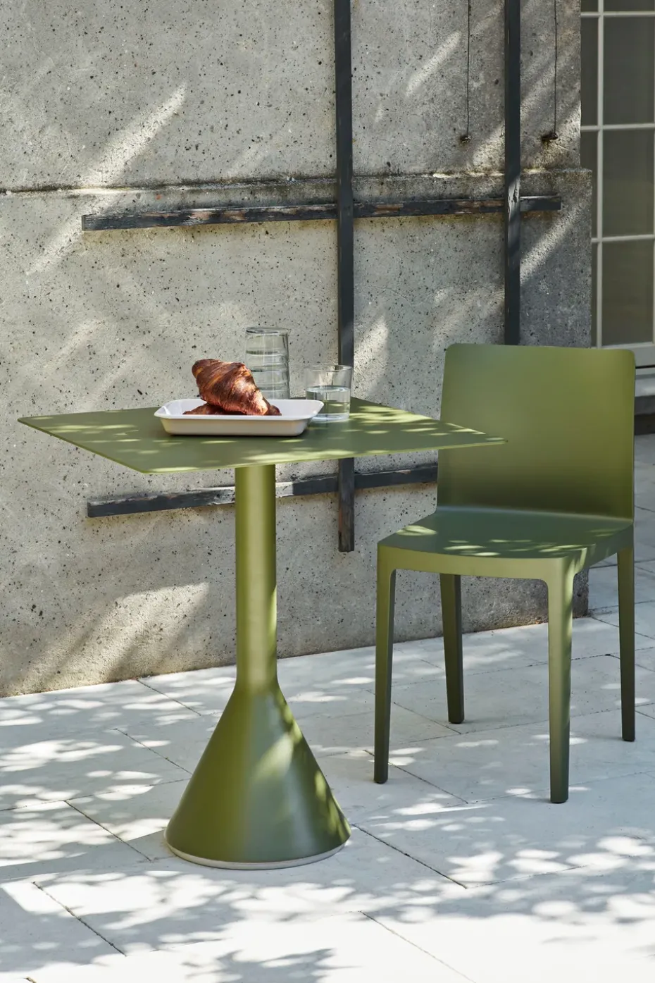 Mesa cuadrada de café 65x65 cm Palissade Cone, Olive
