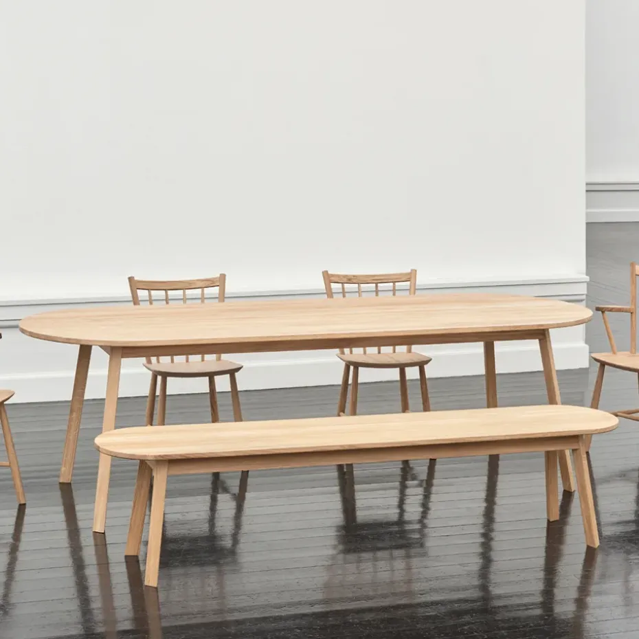 Mesa de comedor Triangle Leg, roble lacado, 250×85 cm