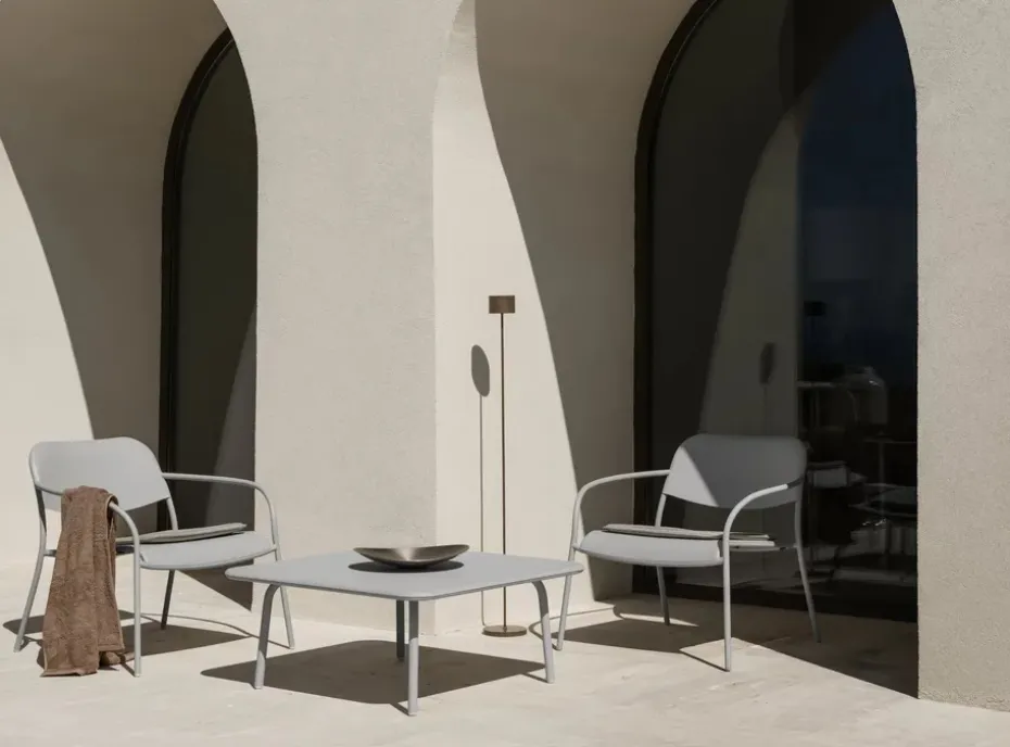 Mesa YUA lounge table 80x80 cm, Silk grey