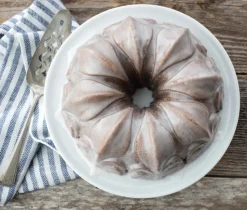 Molde de horno Nordic Ware Fleur De Lis Bundt, 2,4 L