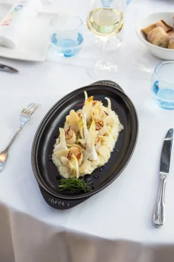 Molde de pescado Staub ovalado en hierro fundido, negro