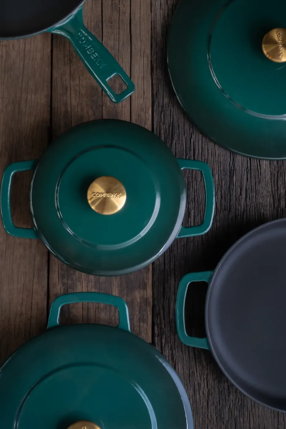 Olla de hierro fundido esmaltada Combekk Enameled Ø32 cm, Holly Green-pomo gold