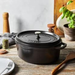 Olla de hierro fundido Staub ovalada 4,2 l, negro