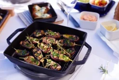 Parrilla de hierro fundido Staub Pure cuadrada negra, 28 cm