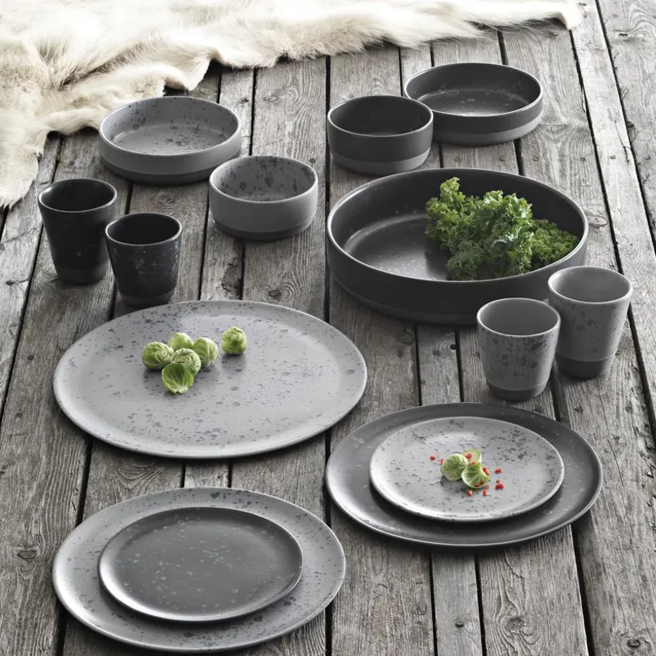 Plato Raw Ø28 cm, gris con puntos