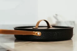 Sartén de saltear con tapa Arvet hamrad negro, Modelo X2, Ø28 cm