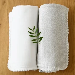Set de 2 mantas de muselina Pom Pom 120x120 cm, Pearl & Giraffe gray