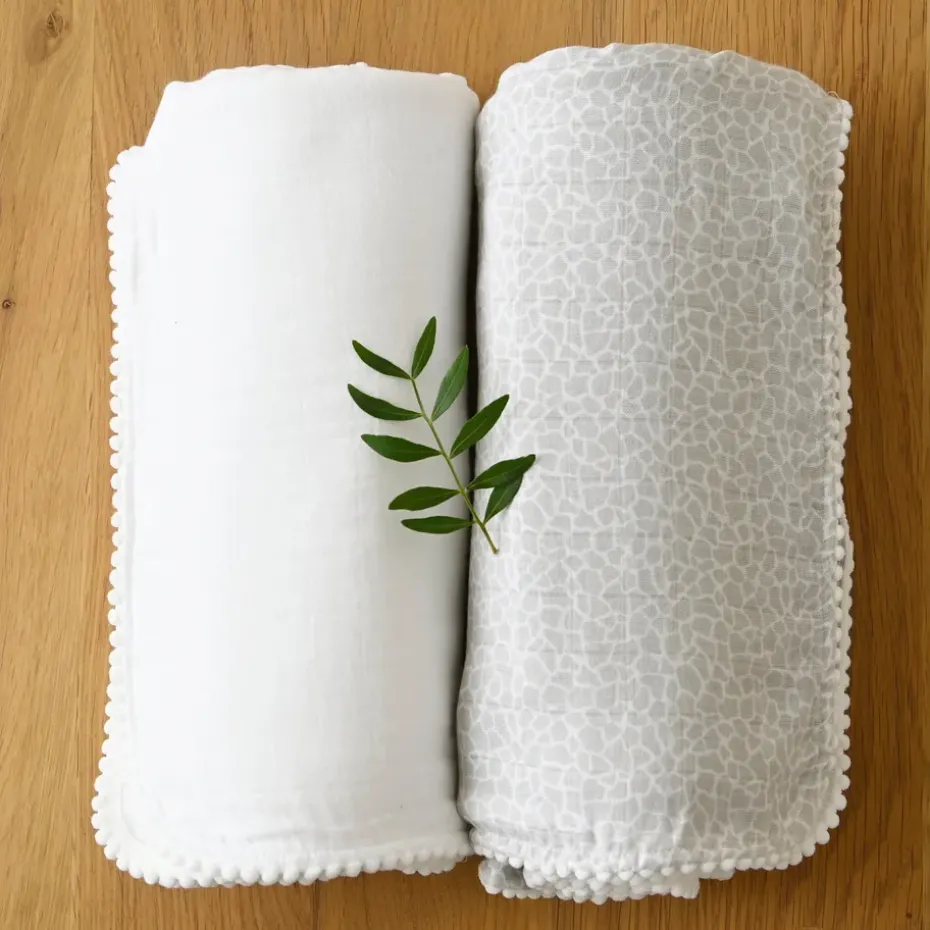 Set de 2 mantas de muselina Pom Pom 120x120 cm, Pearl & Giraffe gray