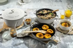Set de ollas y sartenes Staub apilables 5 piezas, White truffle