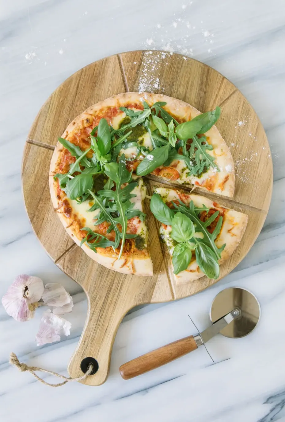 Set de pizza Sade, cortador de pizza y tabla de cortar Ø32 cm, acacia