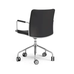 Silla de oficina elevable/bajable sin basculación Stella, Cuero elmosoft 99999 negro, base de cromo, reposabrazos forrado en cuero, respaldo flexible