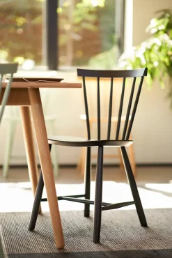Silla J46, Beech black painted