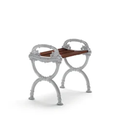 Taburete Byarum, Pino barniz marrón, soporte de aluminio en bruto