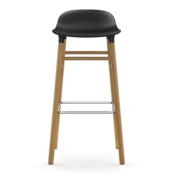 Taburete de bar Form Chair con patas de roble, negro