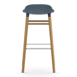 Taburete de bar Form Chair con patas de roble, azul