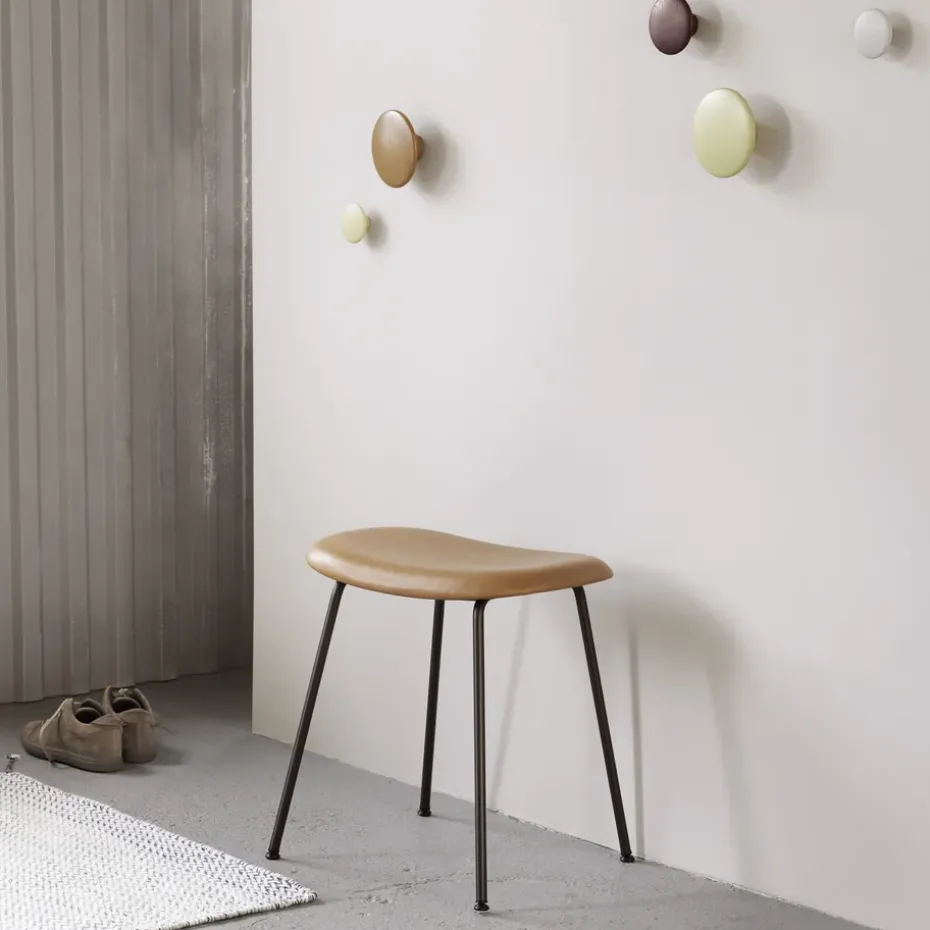 Taburete Fiber, Natural white, patas de roble