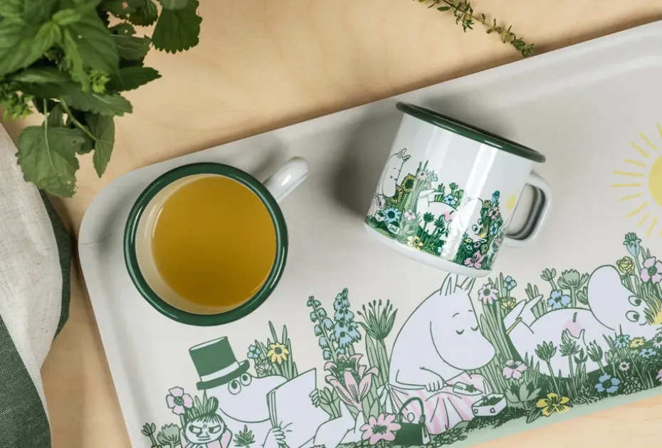 Taza esmaltada Moomin 37 cl, In the garden