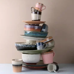 Taza 70's, Hail