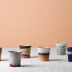 Taza 70's, Hail