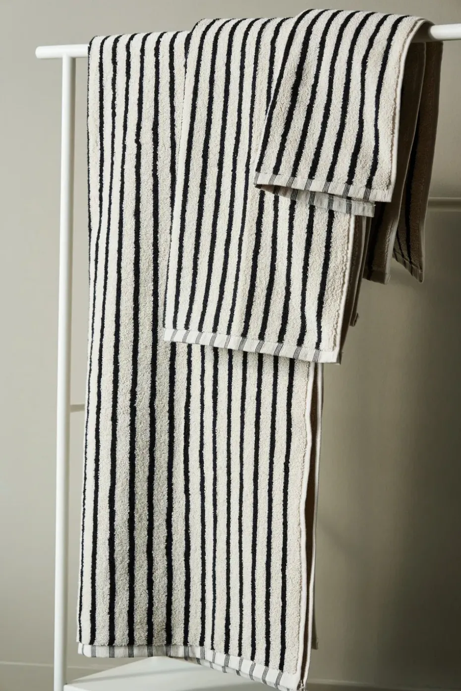 Toalla de baño Drift 70x140 cm, Blanco-negro