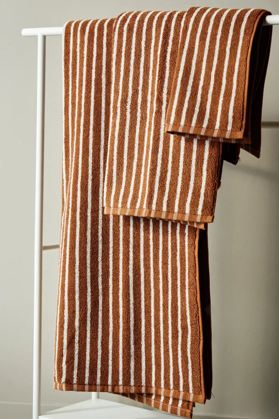 Toalla de baño Drift 70x140 cm, Marrón-blanco